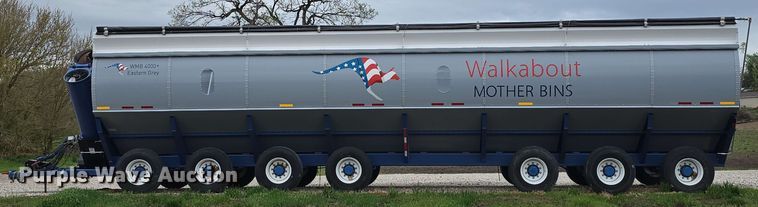 image for item DT6830 2022 Walkabout Mother Bins WMB 4000+ Eastern Grey grain cart