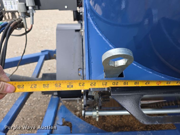 image for item DT6830 2022 Walkabout Mother Bins WMB 4000+ Eastern Grey grain cart