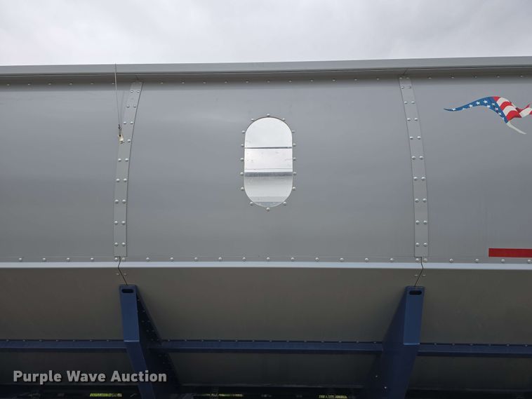 image for item DT6830 2022 Walkabout Mother Bins WMB 4000+ Eastern Grey grain cart