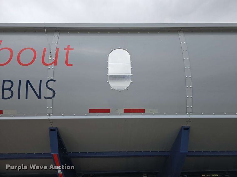 image for item DT6830 2022 Walkabout Mother Bins WMB 4000+ Eastern Grey grain cart