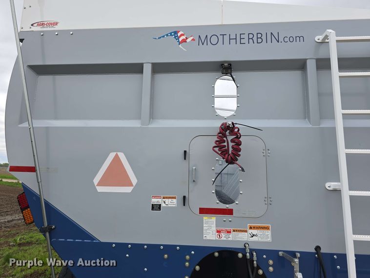 image for item DT6830 2022 Walkabout Mother Bins WMB 4000+ Eastern Grey grain cart