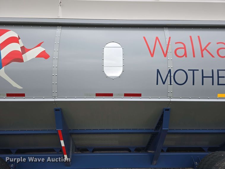 image for item DT6830 2022 Walkabout Mother Bins WMB 4000+ Eastern Grey grain cart