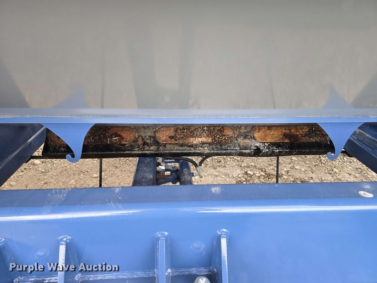 image for item DT6830 2022 Walkabout Mother Bins WMB 4000+ Eastern Grey grain cart