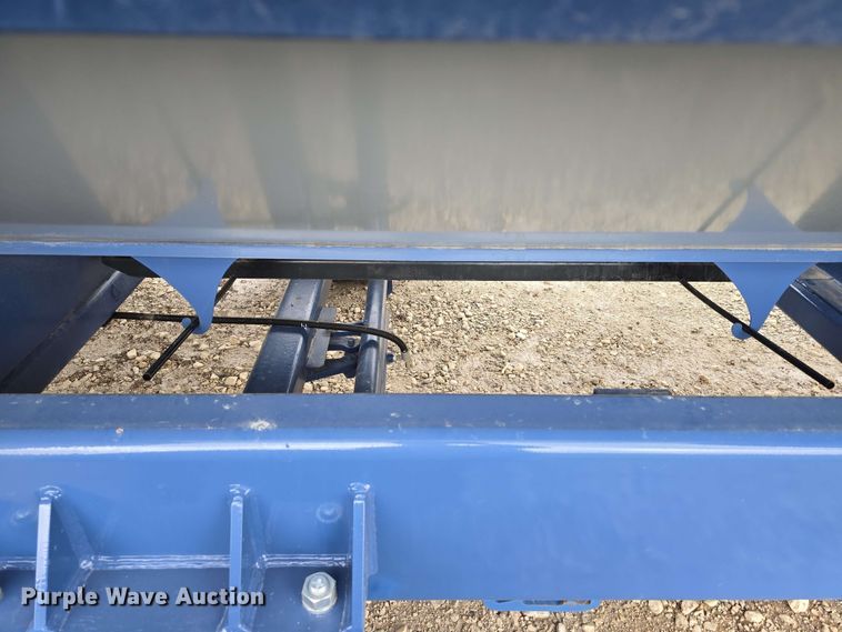 image for item DT6830 2022 Walkabout Mother Bins WMB 4000+ Eastern Grey grain cart