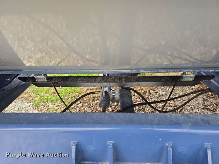 image for item DT6830 2022 Walkabout Mother Bins WMB 4000+ Eastern Grey grain cart