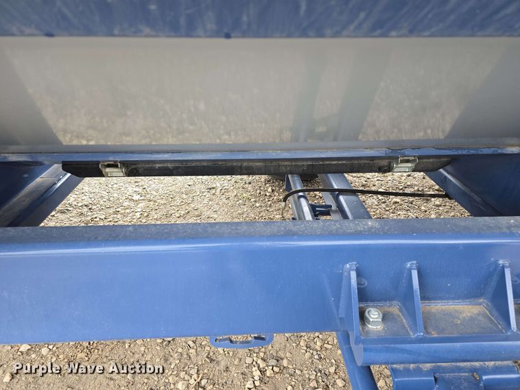 image for item DT6830 2022 Walkabout Mother Bins WMB 4000+ Eastern Grey grain cart