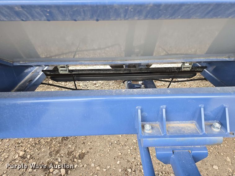 image for item DT6830 2022 Walkabout Mother Bins WMB 4000+ Eastern Grey grain cart