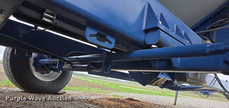 image for item DT6830 2022 Walkabout Mother Bins WMB 4000+ Eastern Grey grain cart