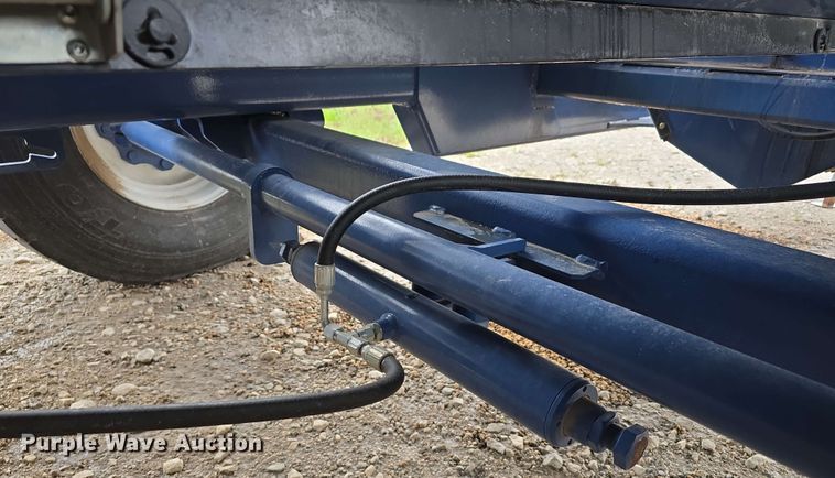 image for item DT6830 2022 Walkabout Mother Bins WMB 4000+ Eastern Grey grain cart