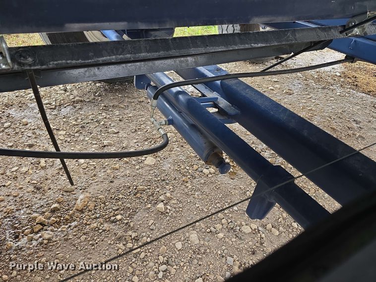 image for item DT6830 2022 Walkabout Mother Bins WMB 4000+ Eastern Grey grain cart