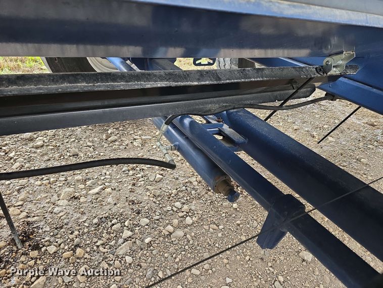 image for item DT6830 2022 Walkabout Mother Bins WMB 4000+ Eastern Grey grain cart