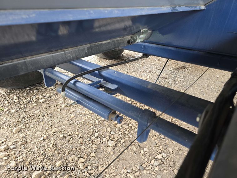 image for item DT6830 2022 Walkabout Mother Bins WMB 4000+ Eastern Grey grain cart