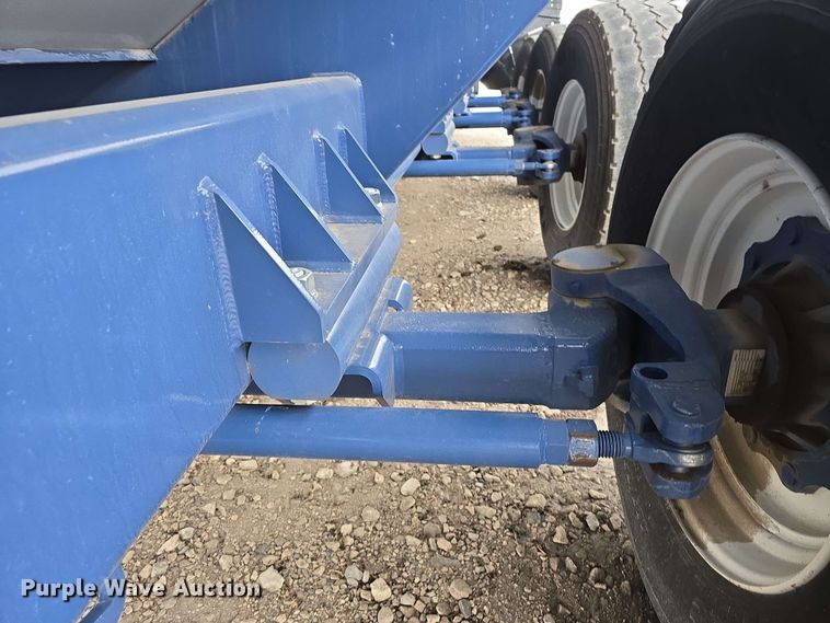 image for item DT6830 2022 Walkabout Mother Bins WMB 4000+ Eastern Grey grain cart