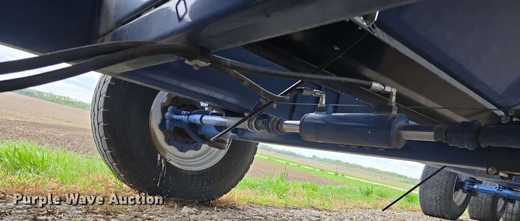 image for item DT6830 2022 Walkabout Mother Bins WMB 4000+ Eastern Grey grain cart