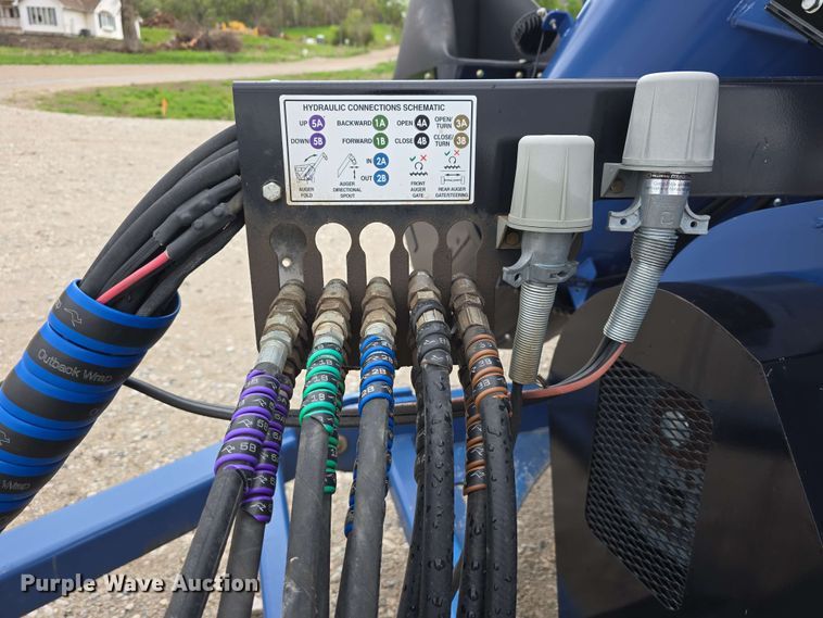 image for item DT6830 2022 Walkabout Mother Bins WMB 4000+ Eastern Grey grain cart