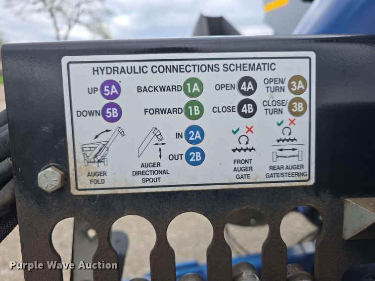 image for item DT6830 2022 Walkabout Mother Bins WMB 4000+ Eastern Grey grain cart