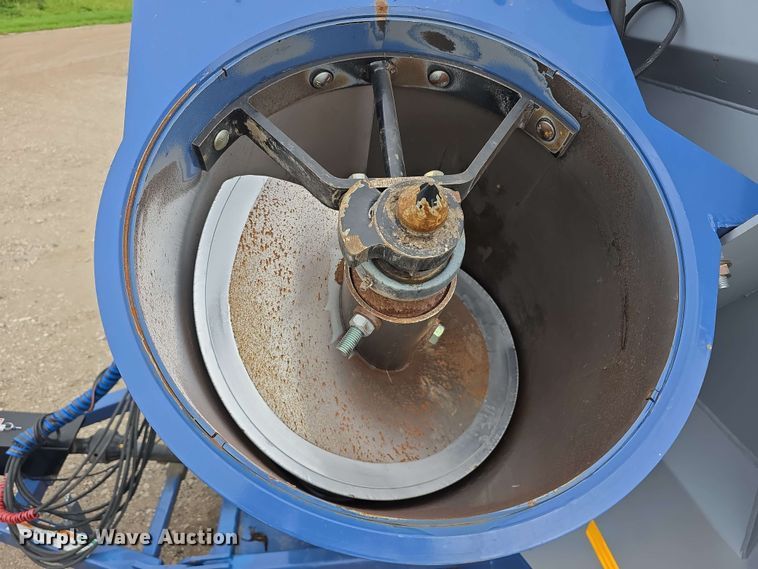 image for item DT6830 2022 Walkabout Mother Bins WMB 4000+ Eastern Grey grain cart