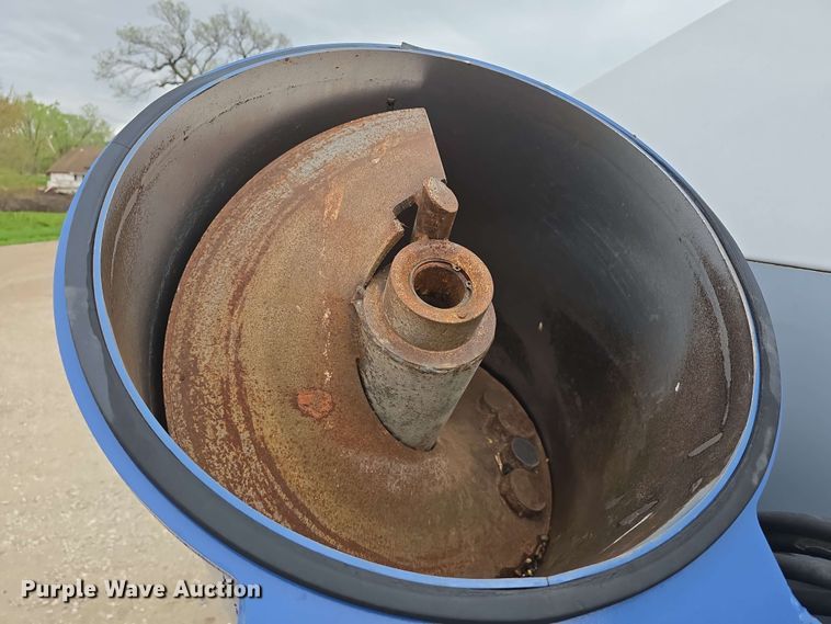 image for item DT6830 2022 Walkabout Mother Bins WMB 4000+ Eastern Grey grain cart