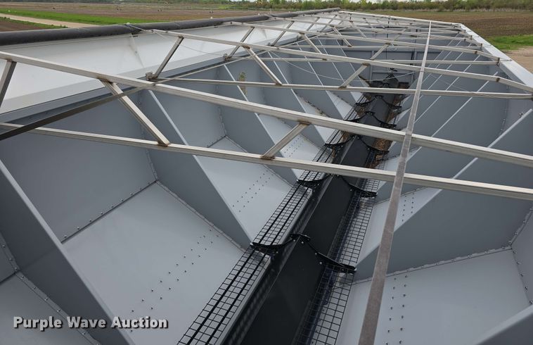 image for item DT6830 2022 Walkabout Mother Bins WMB 4000+ Eastern Grey grain cart