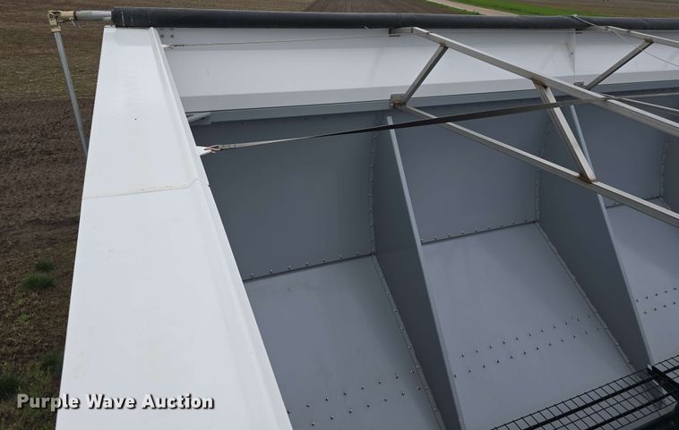 image for item DT6830 2022 Walkabout Mother Bins WMB 4000+ Eastern Grey grain cart