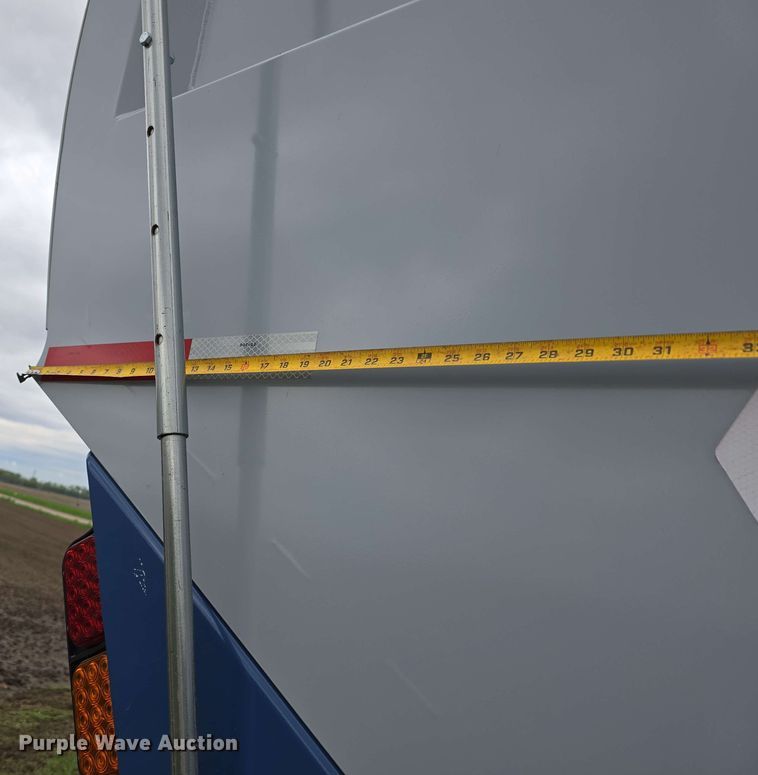 image for item DT6830 2022 Walkabout Mother Bins WMB 4000+ Eastern Grey grain cart