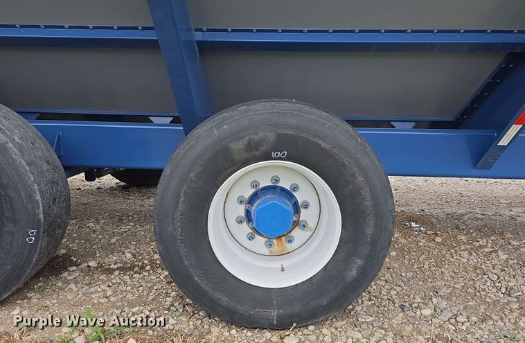 image for item DT6830 2022 Walkabout Mother Bins WMB 4000+ Eastern Grey grain cart