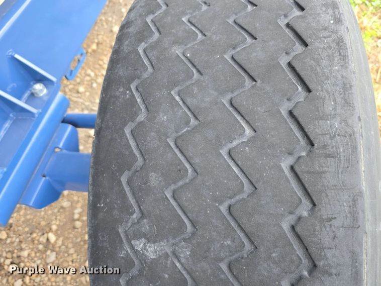 image for item DT6830 2022 Walkabout Mother Bins WMB 4000+ Eastern Grey grain cart