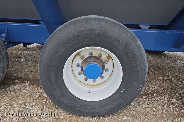 image for item DT6830 2022 Walkabout Mother Bins WMB 4000+ Eastern Grey grain cart