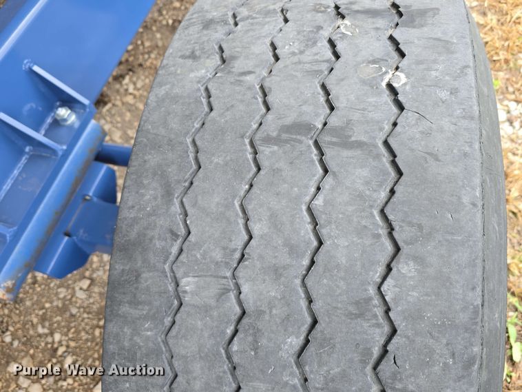 image for item DT6830 2022 Walkabout Mother Bins WMB 4000+ Eastern Grey grain cart