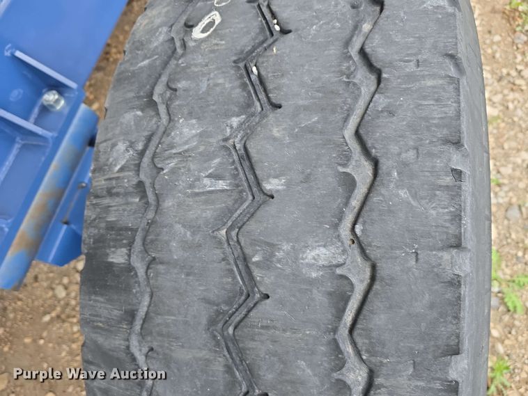 image for item DT6830 2022 Walkabout Mother Bins WMB 4000+ Eastern Grey grain cart