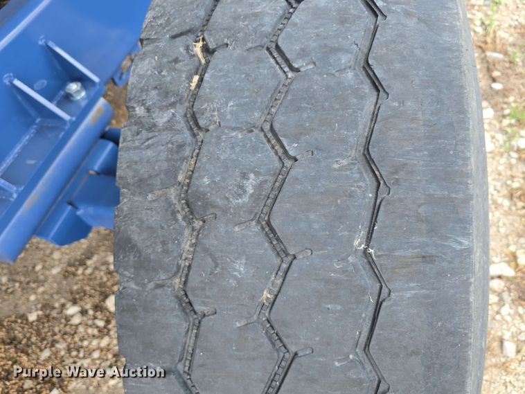 image for item DT6830 2022 Walkabout Mother Bins WMB 4000+ Eastern Grey grain cart