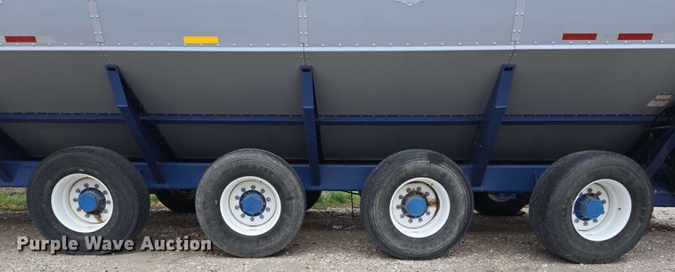 image for item DT6830 2022 Walkabout Mother Bins WMB 4000+ Eastern Grey grain cart