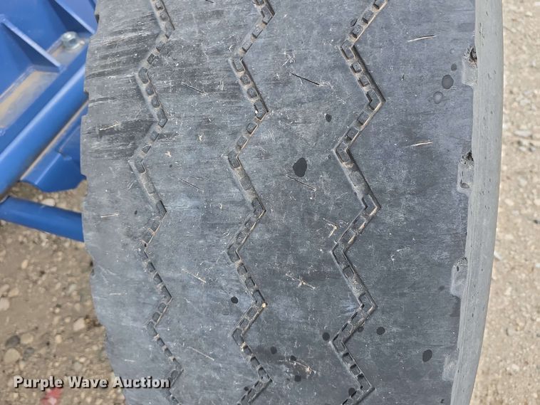 image for item DT6830 2022 Walkabout Mother Bins WMB 4000+ Eastern Grey grain cart