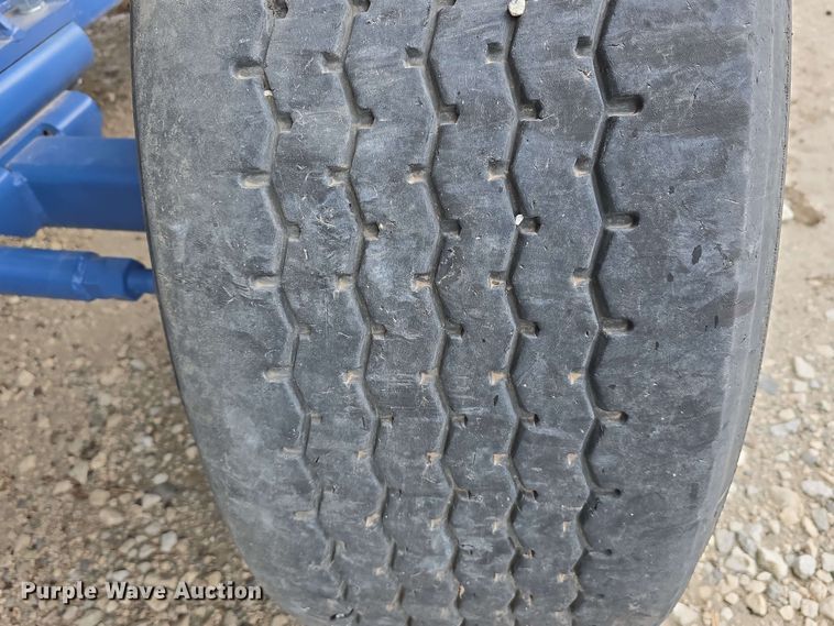 image for item DT6830 2022 Walkabout Mother Bins WMB 4000+ Eastern Grey grain cart