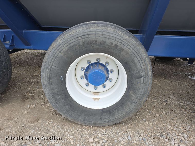 image for item DT6830 2022 Walkabout Mother Bins WMB 4000+ Eastern Grey grain cart