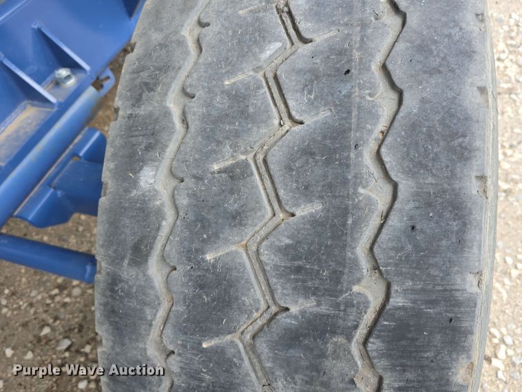 image for item DT6830 2022 Walkabout Mother Bins WMB 4000+ Eastern Grey grain cart