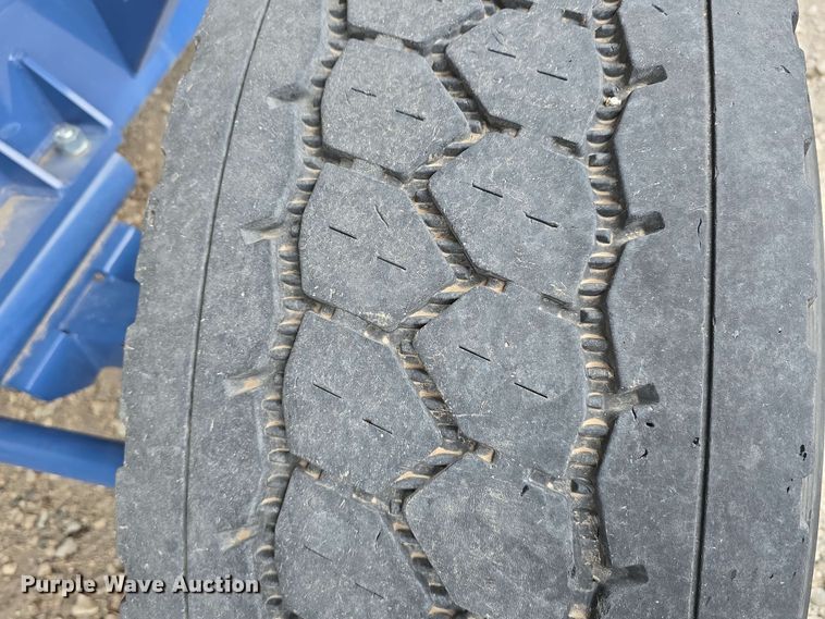 image for item DT6830 2022 Walkabout Mother Bins WMB 4000+ Eastern Grey grain cart