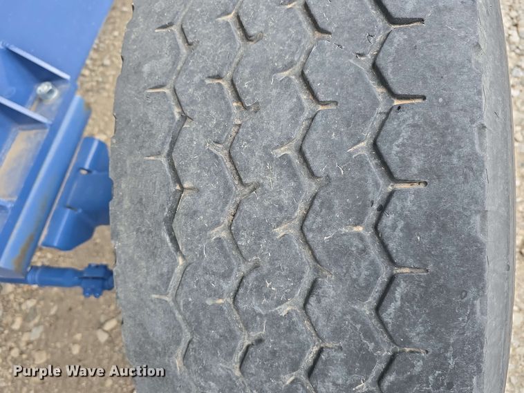 image for item DT6830 2022 Walkabout Mother Bins WMB 4000+ Eastern Grey grain cart