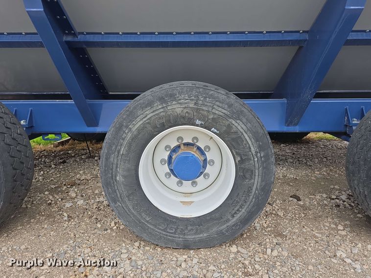 image for item DT6830 2022 Walkabout Mother Bins WMB 4000+ Eastern Grey grain cart