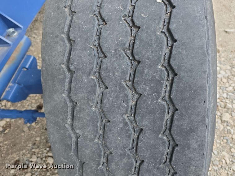 image for item DT6830 2022 Walkabout Mother Bins WMB 4000+ Eastern Grey grain cart