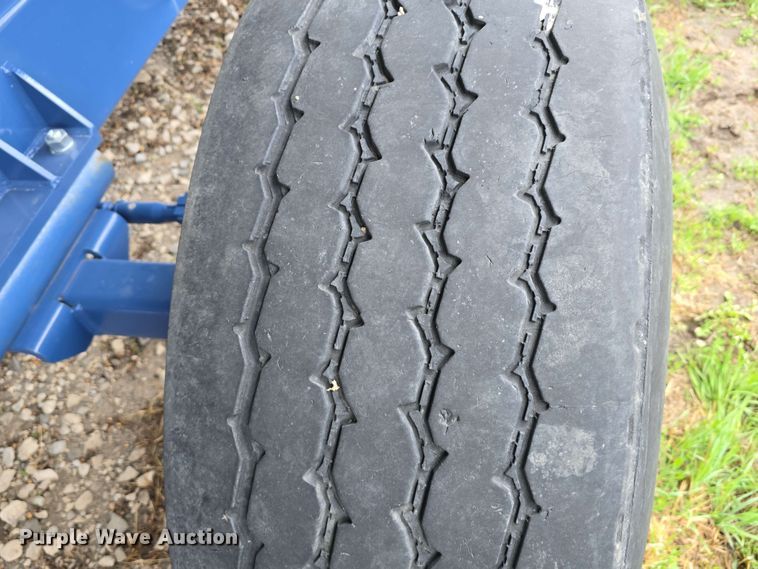 image for item DT6830 2022 Walkabout Mother Bins WMB 4000+ Eastern Grey grain cart