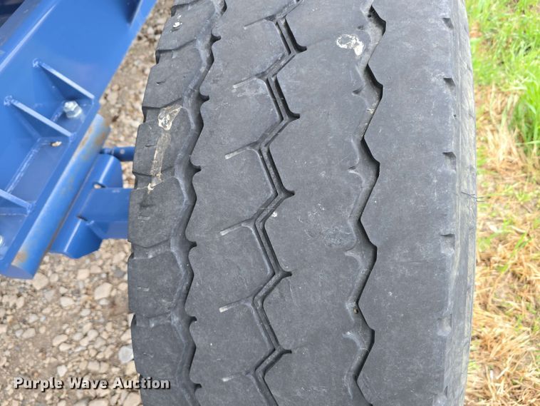 image for item DT6830 2022 Walkabout Mother Bins WMB 4000+ Eastern Grey grain cart