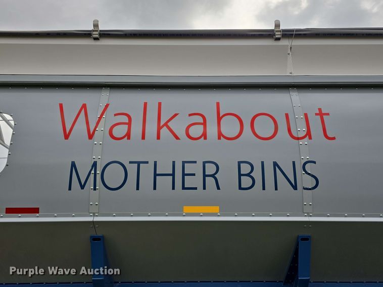 image for item DT6830 2022 Walkabout Mother Bins WMB 4000+ Eastern Grey grain cart
