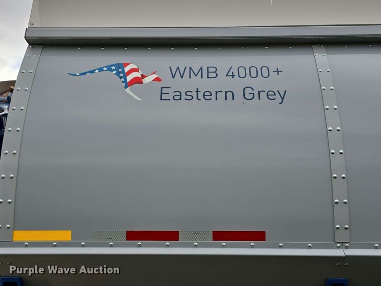 image for item DT6830 2022 Walkabout Mother Bins WMB 4000+ Eastern Grey grain cart