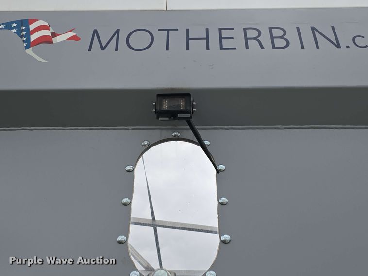 image for item DT6830 2022 Walkabout Mother Bins WMB 4000+ Eastern Grey grain cart