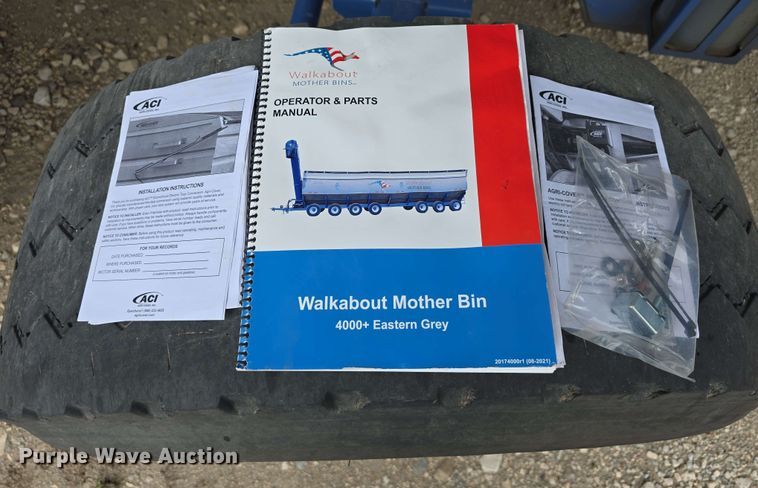 image for item DT6830 2022 Walkabout Mother Bins WMB 4000+ Eastern Grey grain cart