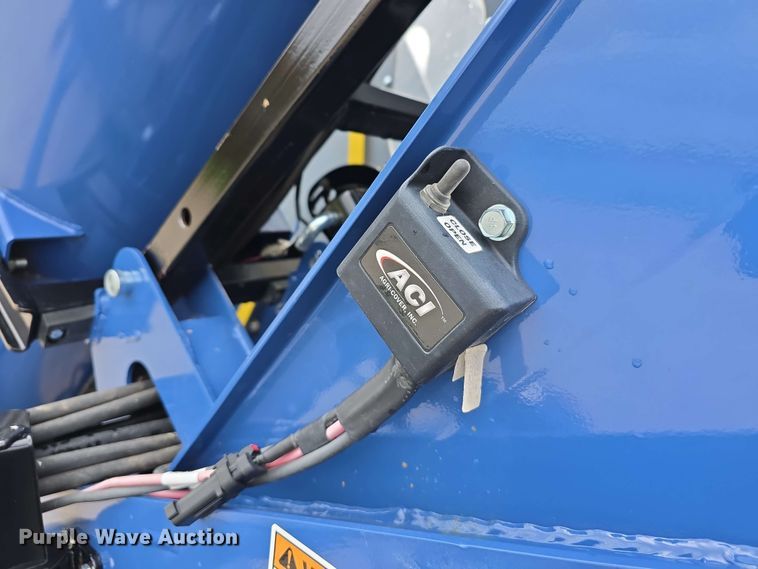 image for item DT6830 2022 Walkabout Mother Bins WMB 4000+ Eastern Grey grain cart