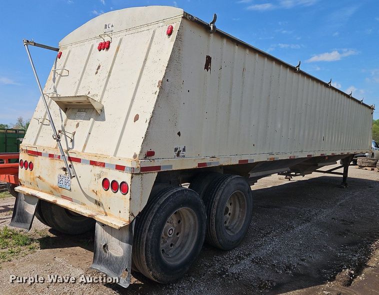 image for item DT7746 2007 Whit 40207 grain trailer