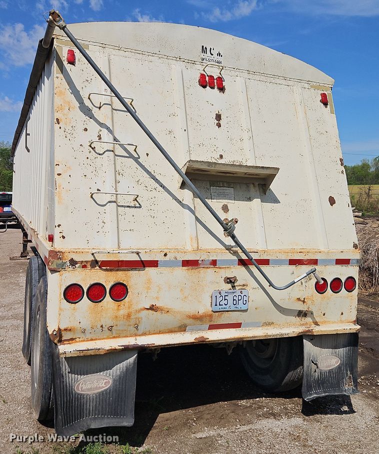 image for item DT7746 2007 Whit 40207 grain trailer