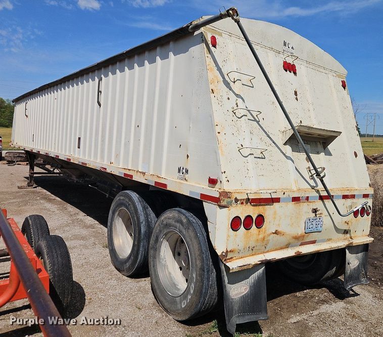 image for item DT7746 2007 Whit 40207 grain trailer